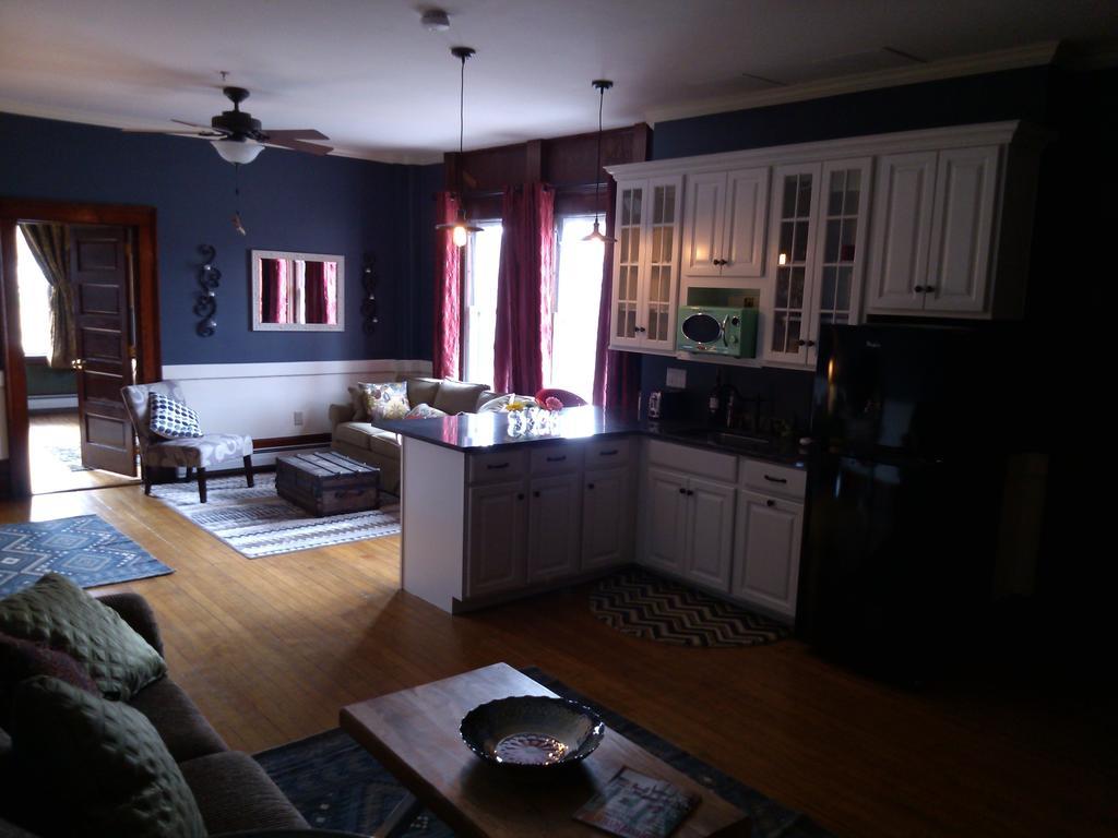 Firehouse Inn Barre Room photo